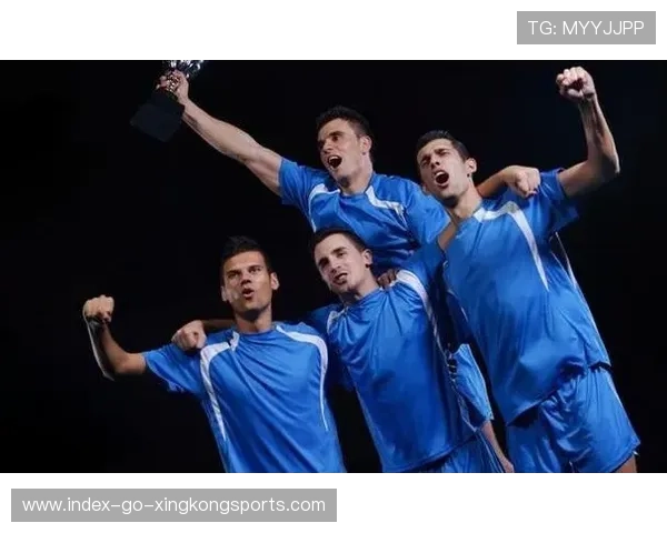 国际米兰中场连续断球推动场面变化：从防守压迫到进攻节奏的转场艺术