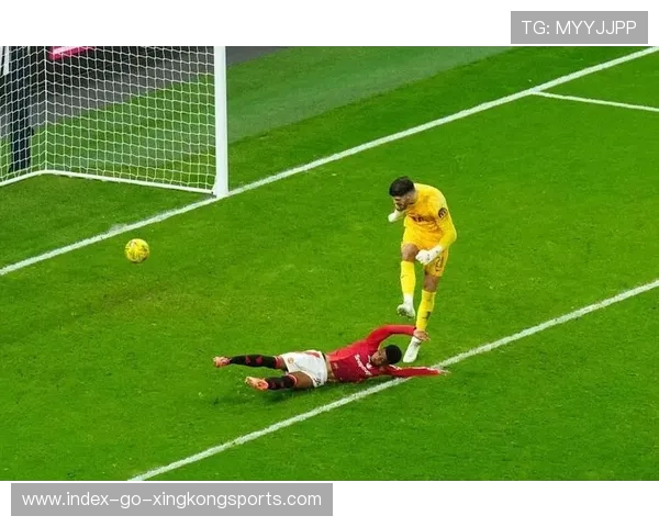 拉什福德边路突破后一脚传中致命