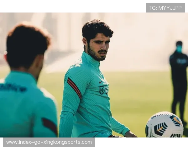 狼队逼抢练习中内托节奏变化极具侵略性