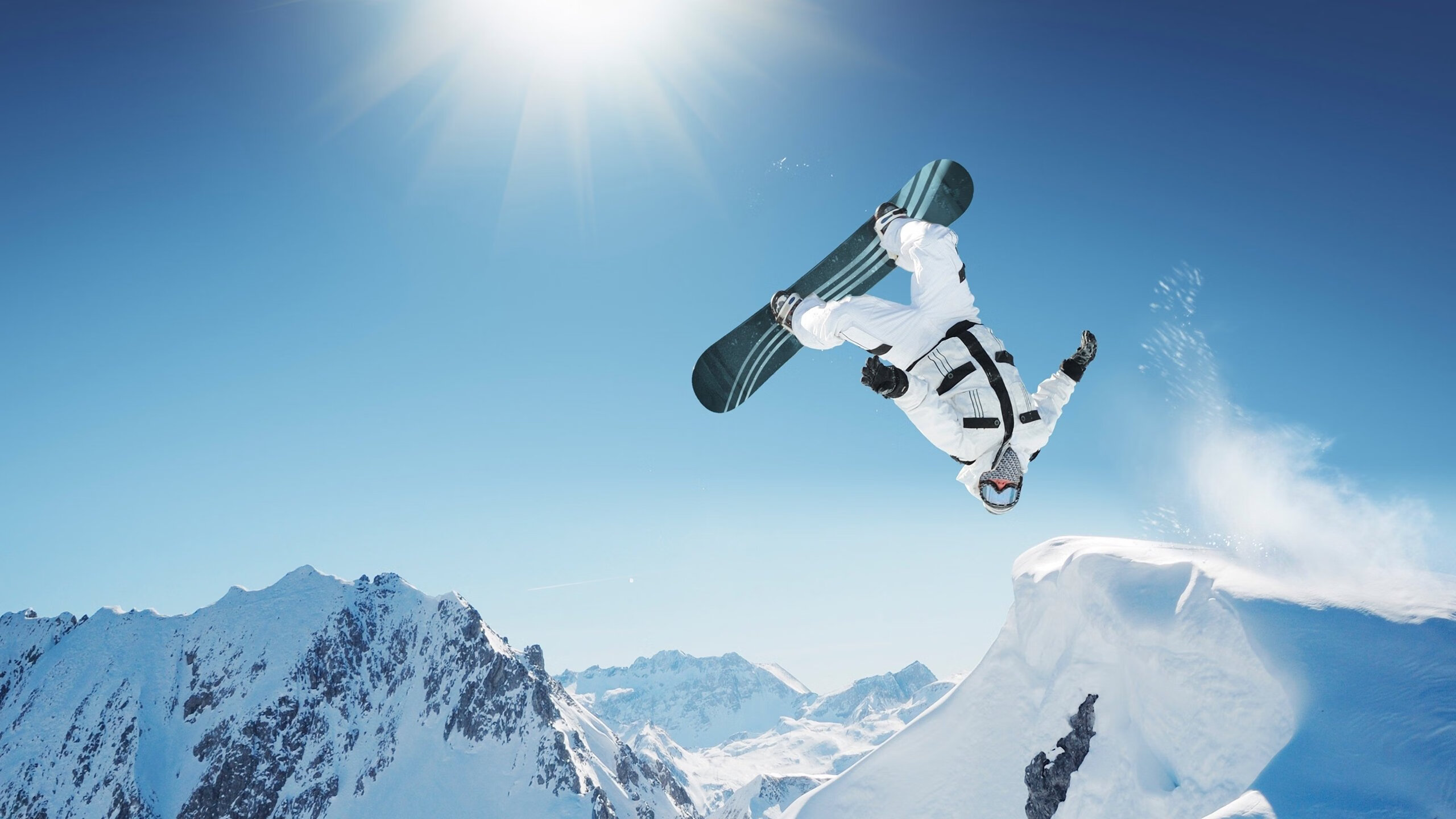 游泳赛事决赛日精彩纷呈